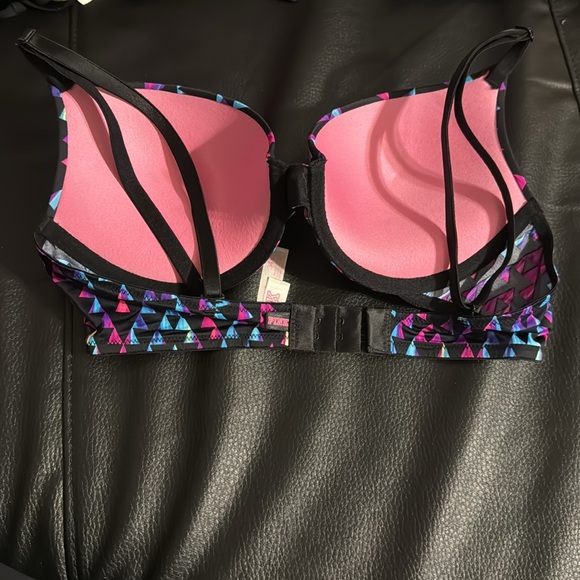 PINK Wear Everywhere Push Up Bra! Size:34B Condition: Like new, only worn once! - Picture 2 of 3